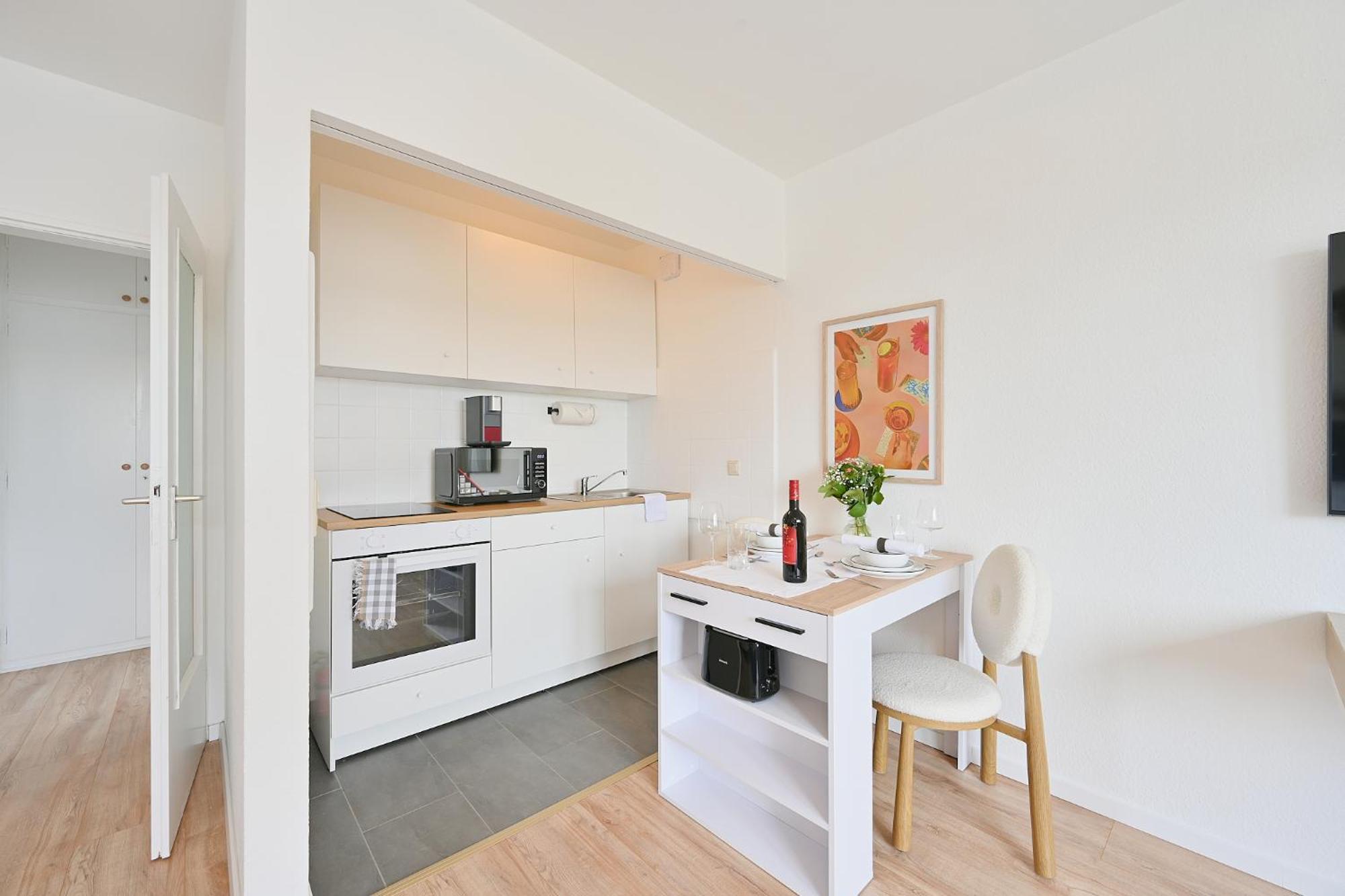 וופרטל Beautiful And Stylish 1-Bedroom With Kitchen And King Size Bed מראה חיצוני תמונה